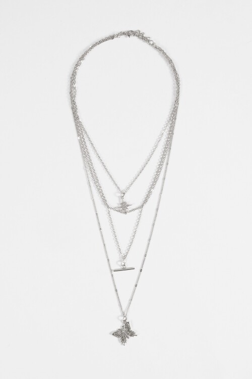 Collar triple dije mariposa plateado