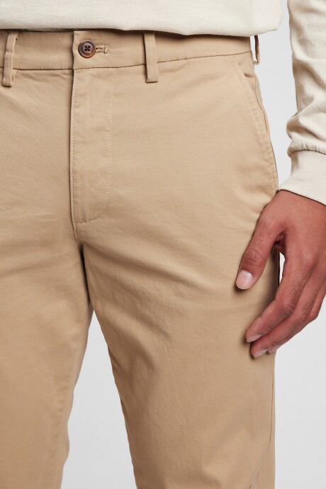 Pantalón Slim Khaki Hombre Iconic Khaki