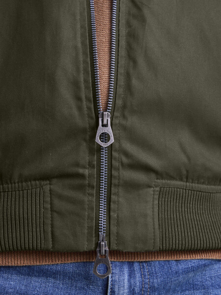OUTWEAR TAURUS VERDE OSCURO