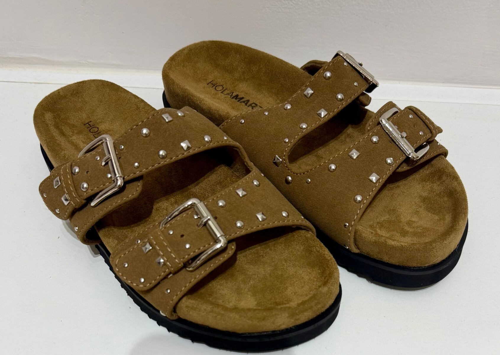 SANDALIA TIRAS TACHAS - Camel 