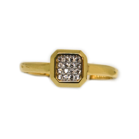 Anillo en Oro 18 Kilates con Zirconias Anillo en Oro 18 Kilates con Zirconias