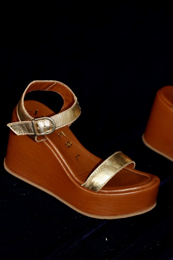 Sandalia Elegante Sport Dorado Fuerte
