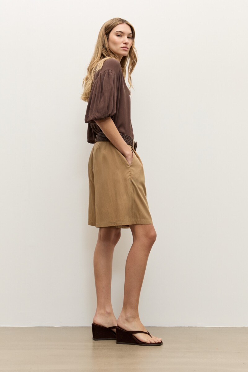 Short lyocell con cinto beige
