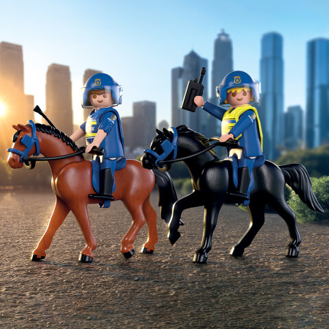 Escuadrón de Policía a Caballo Playmobil 18 Piezas U