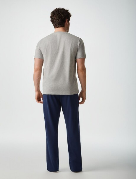 PIJAMA CON PANTALÓN LARGO Y BORDADO GRIS