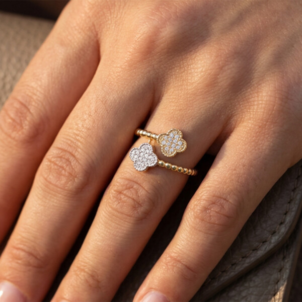 Anillo Trébol Dúo en Oro 18k con circonias Anillo Trébol Dúo en Oro 18k con circonias