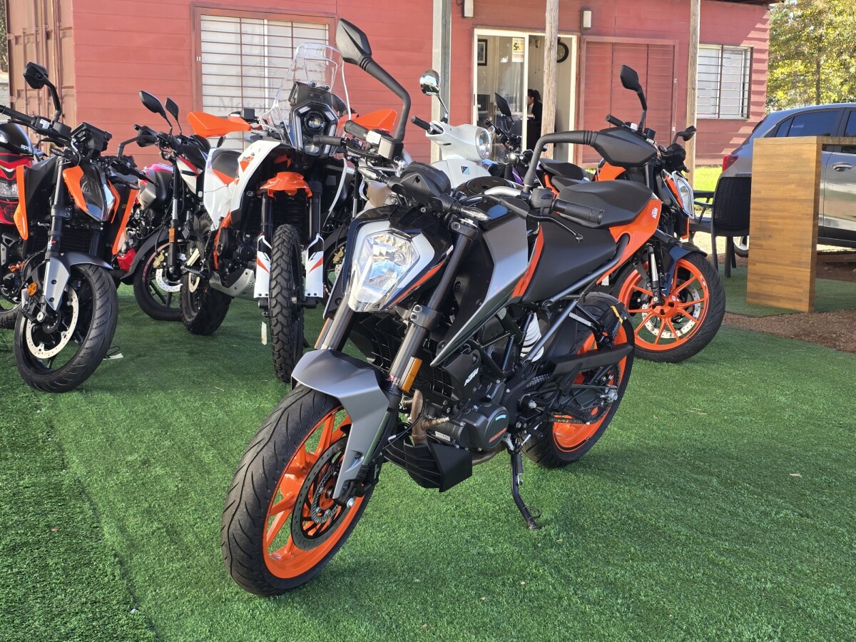 KTM Duke 200 0KM | Permuta / Financia KTM Duke 200 0KM | Permuta / Financia