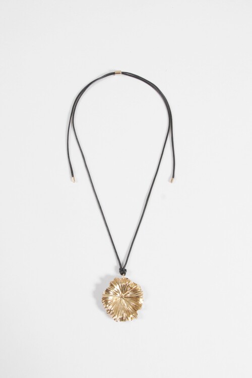 Collar cordón flor dorado