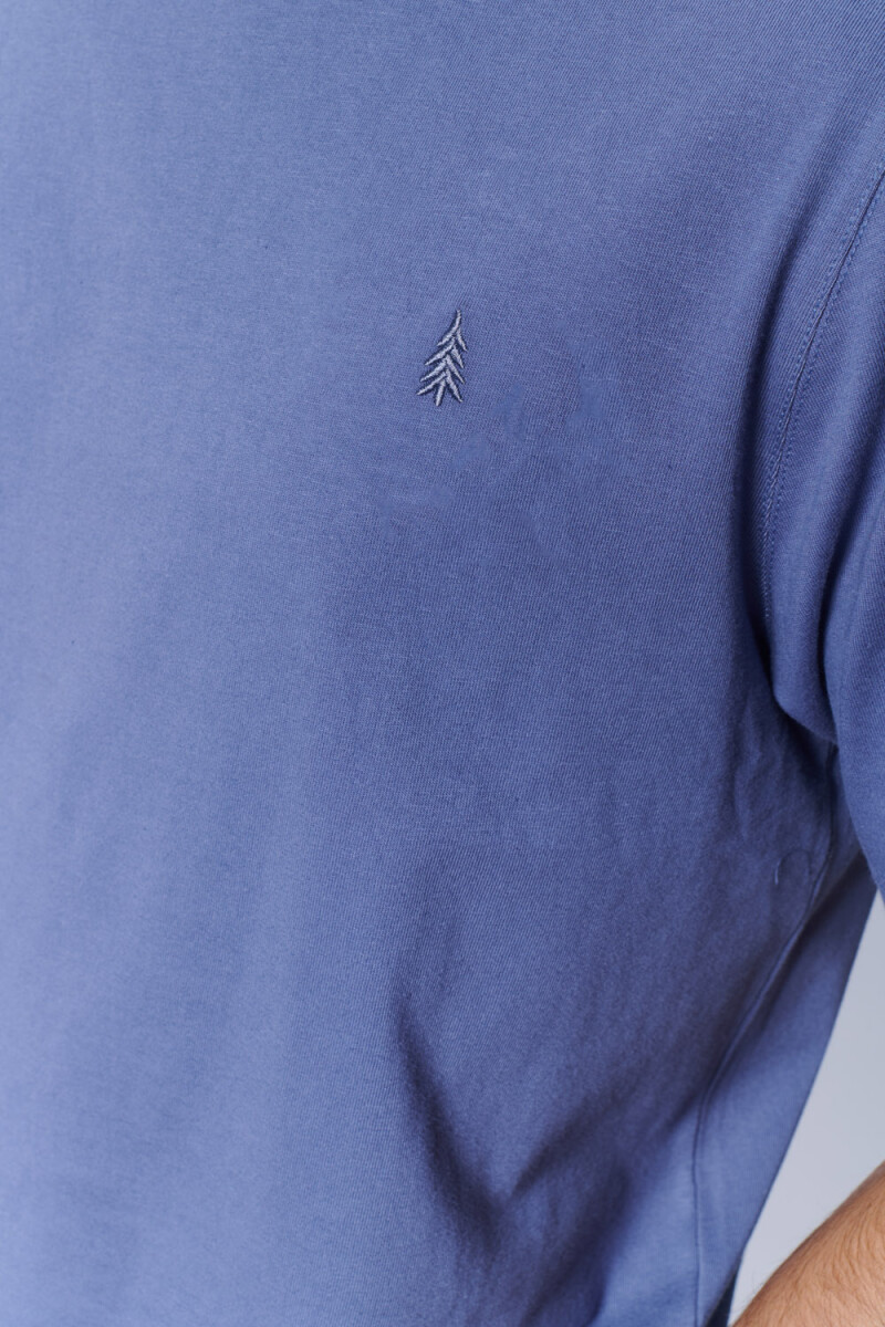 Remera Bordado Azul