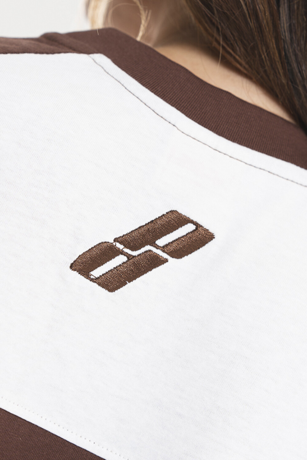 Remera Pulau Studios Marron