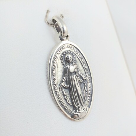 Medalla religiosa de plata 925, Virgen Milagrosa, medidas 30mm*19mm. Medalla religiosa de plata 925, Virgen Milagrosa, medidas 30mm*19mm.