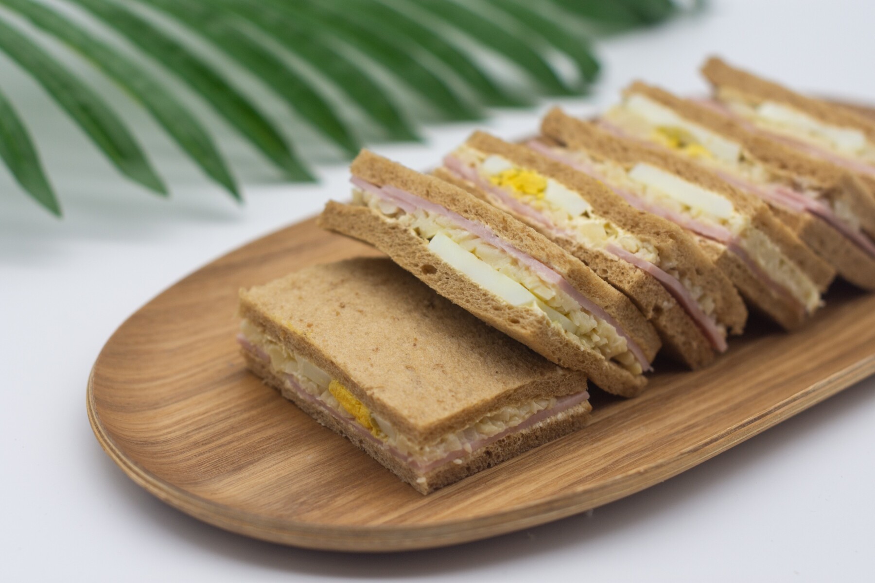 6 Sándwiches de Jamón y Palmitos en Pan Negro de Copetín - 000 