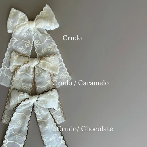 Moñas Lazo Bordadas Con Pinza Crudo