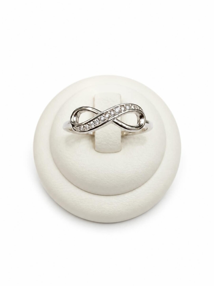Anillo infinito con Zirconias 