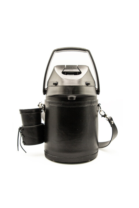 TERMO FORRADO EN CUERO CLASICO NEGRO