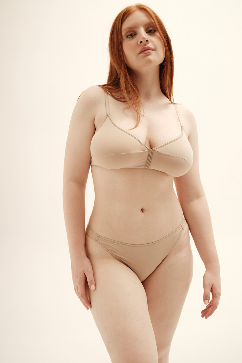 Pantie Vera ECO – Costados angostos que estilizan tu figura y acompañan tus días Tostado