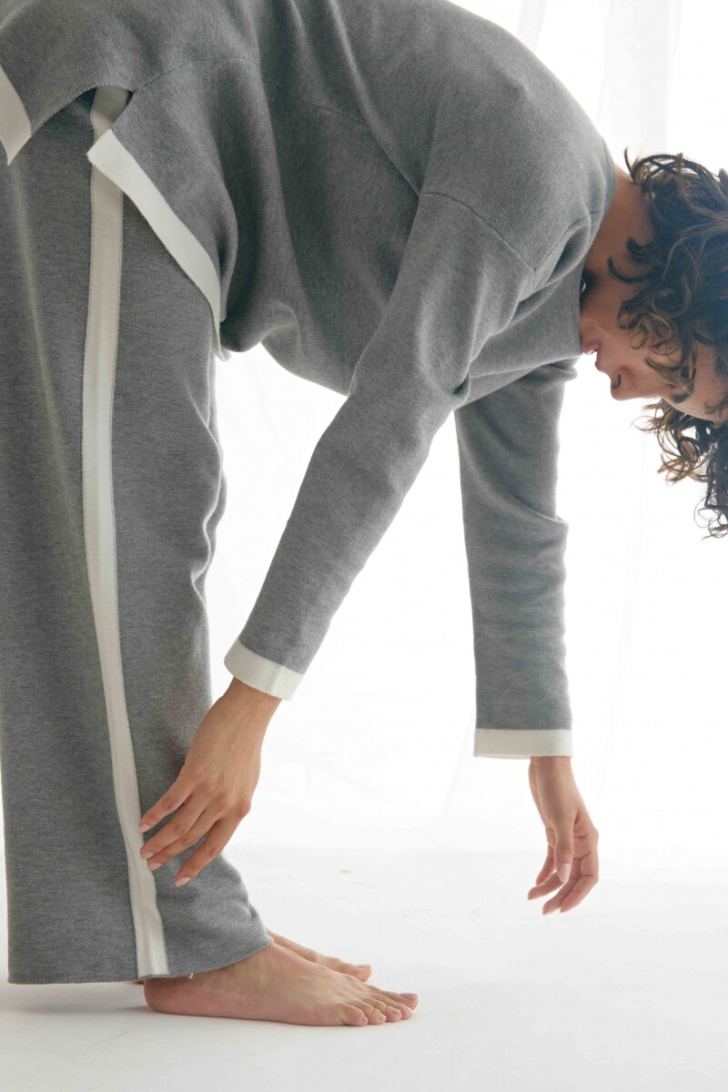 Pantalón tejido con vivo en contraste gris melange