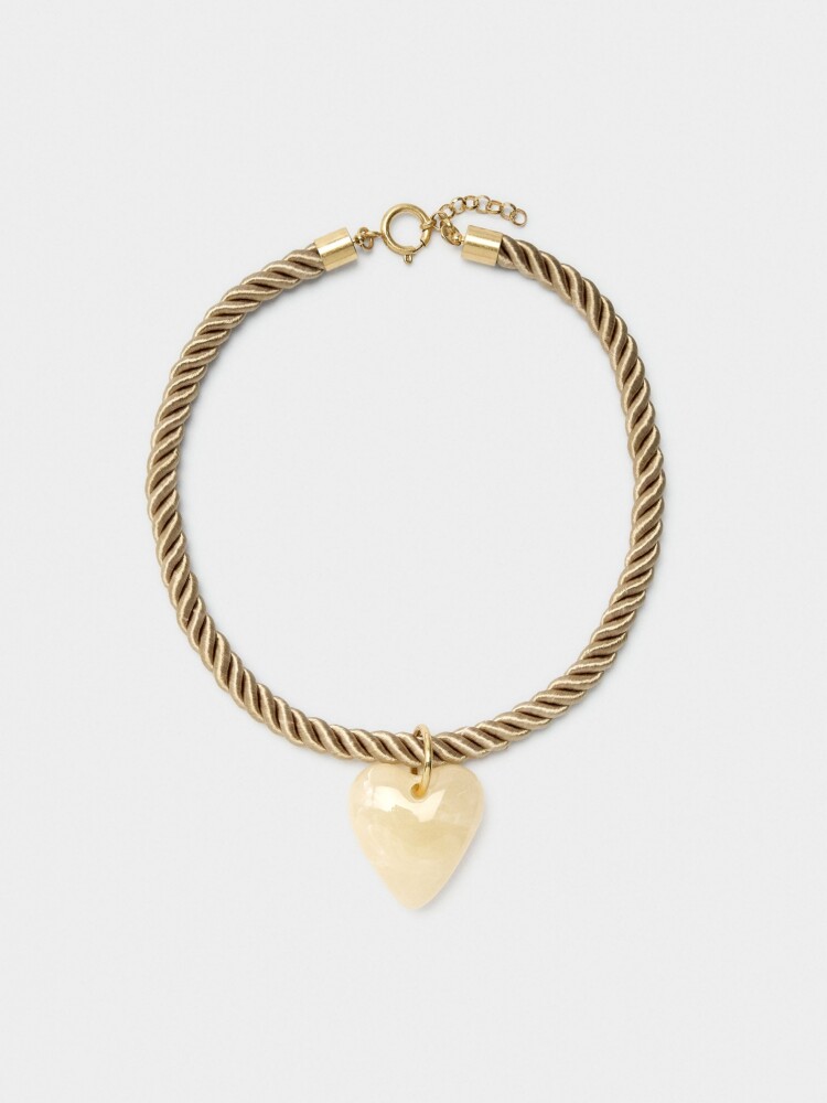 Collar Corto Con Corazón beige