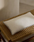 Almohadón Sinet de lino blanco con bordado negro 30 x 50 cm