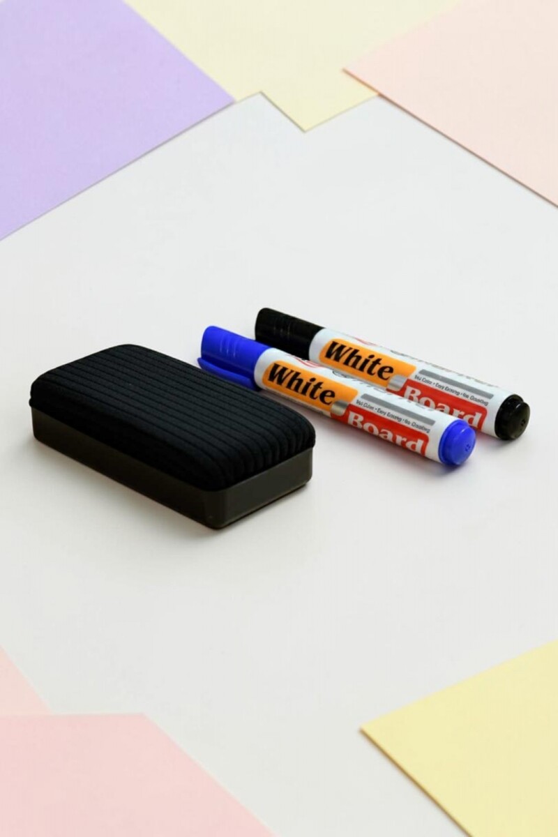 MARCADOR PIZARRA AZUL NEGRO BORRADOR 