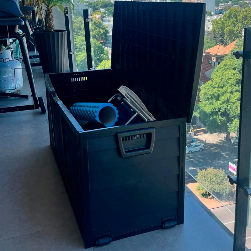Caja baúl para exterior con ruedas negro