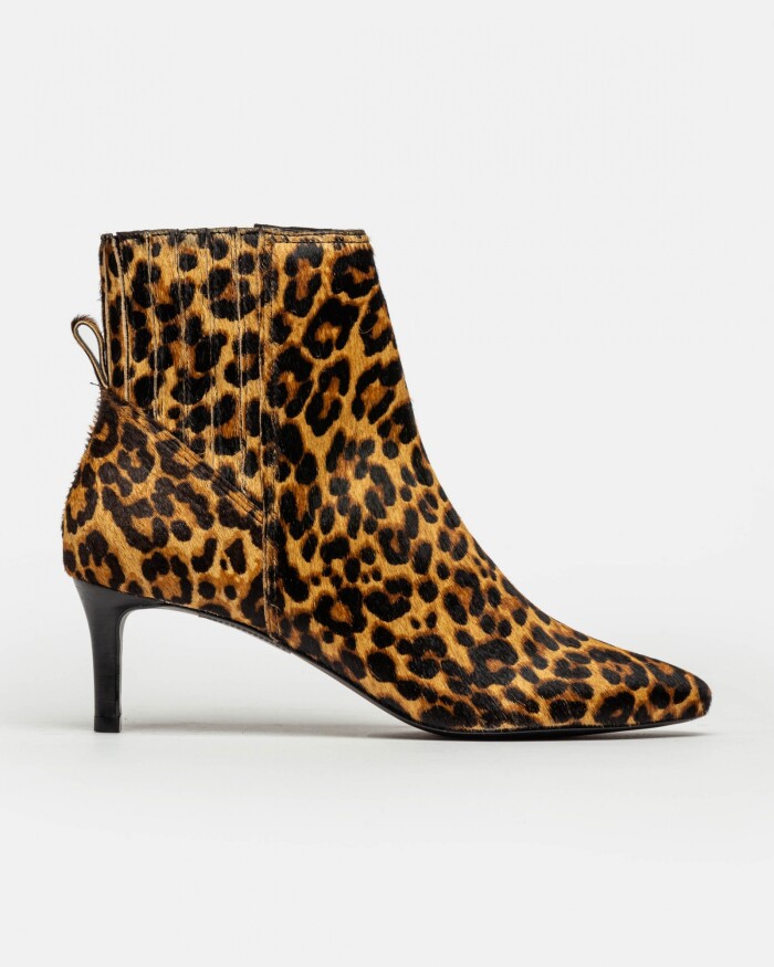 Bota Caña Baja Kyle En Pelo Animal Print