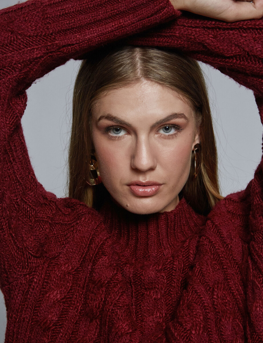 Sweater ochos bordo