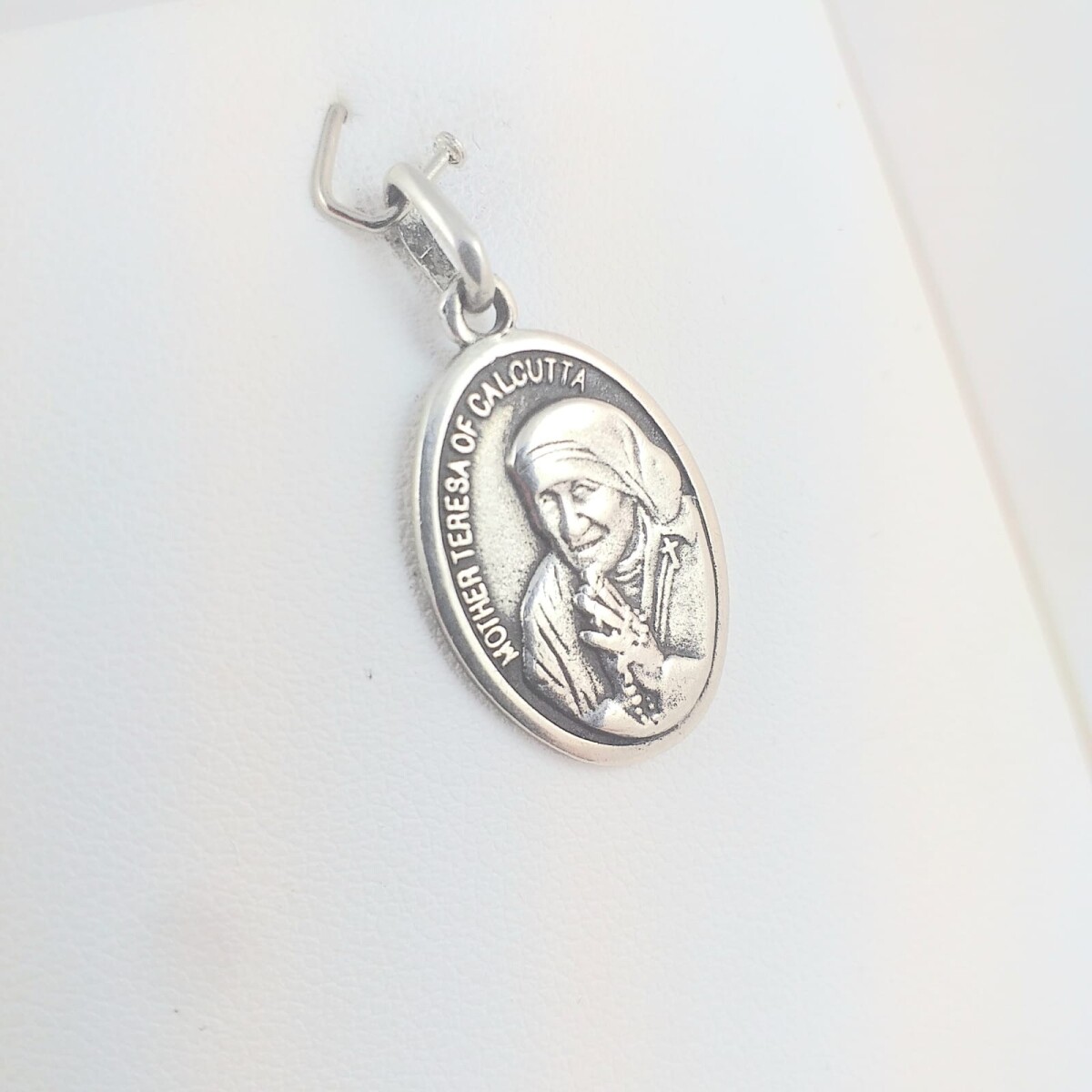 Medalla religiosa de plata 925, Madre Teresa de Calcuta, diámetro 2.2cm*1.6cm. 