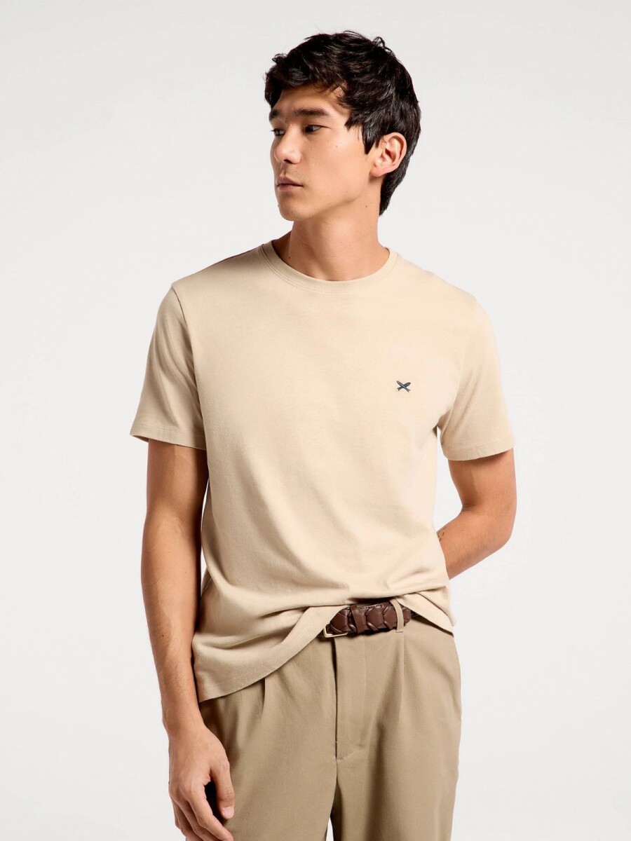 CAMISETA BÁSICA WORLD CON BORDADO - BEIGE 