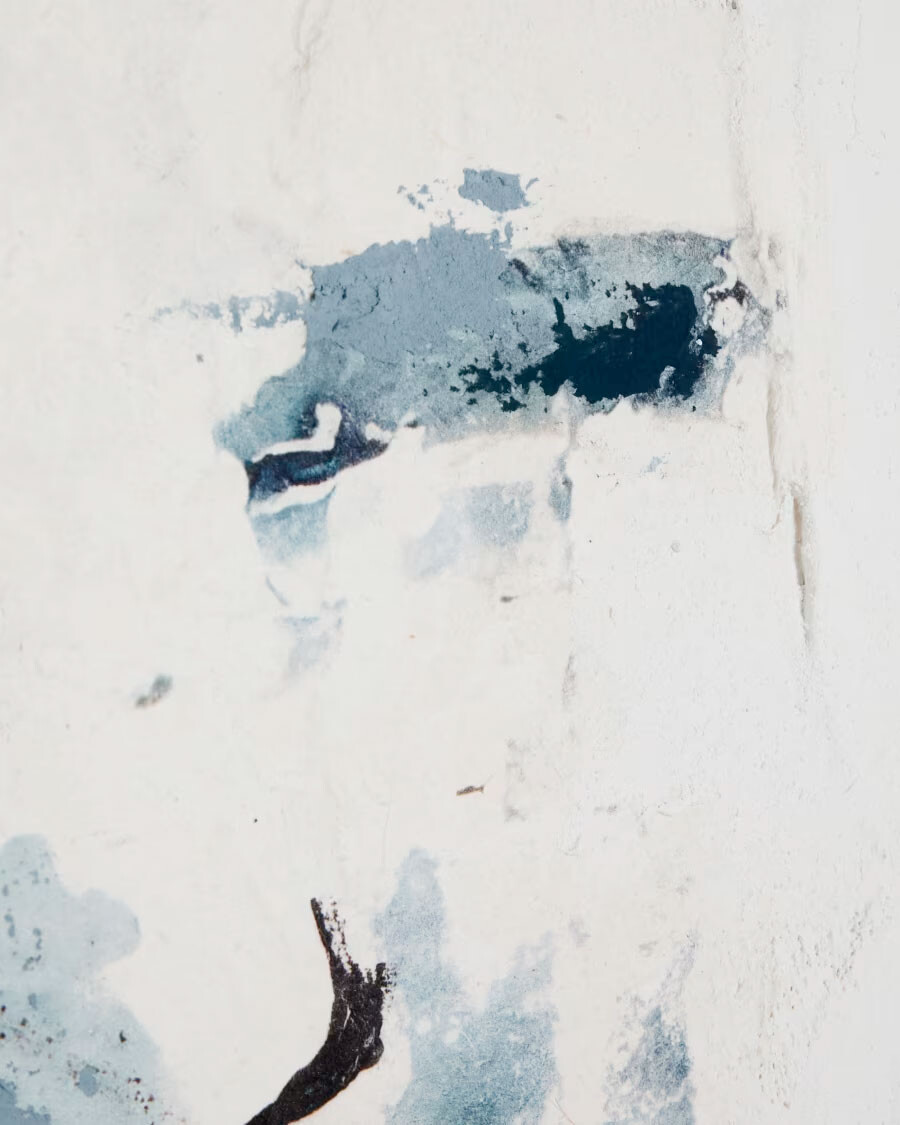 Cuadro abstracto Erale gris y azul pintado a mano 47 x 182 cm