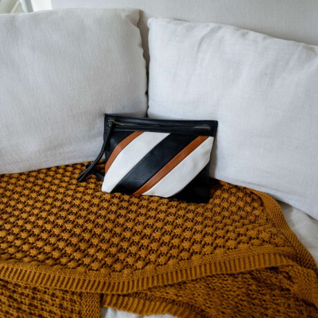 Sobre Cali Negro Blanco y Suela