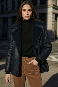 Gamulán Con Corderito Negro