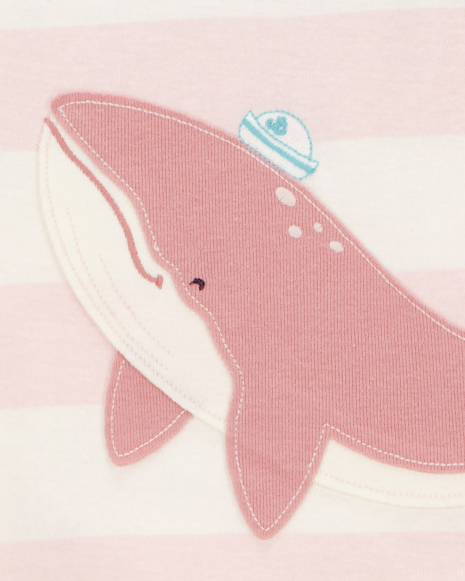 Pijama cuatro piezas de algodón, dos bermudas y dos remeras, diseño ballenas Pijama cuatro piezas de algodón, dos bermudas y dos remeras, diseño ballenas