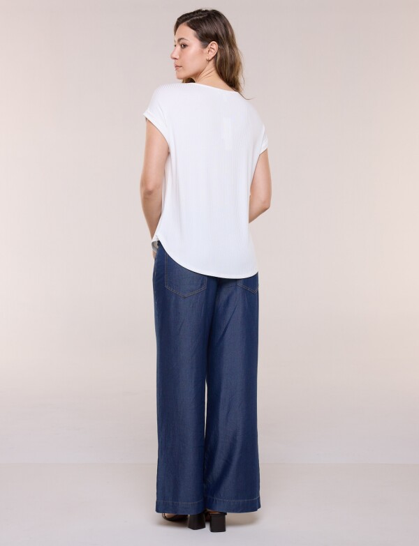Remera Escote Con Tachas Metálicas CRUDO