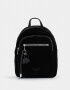 Mochilas Urbanas Mochila De Cuerina Con Charm - Negro