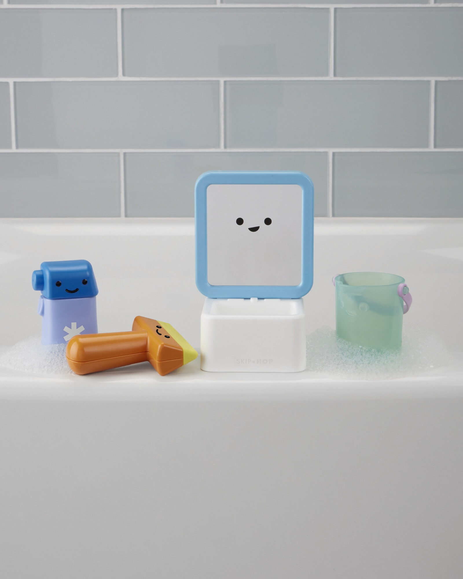 Juego de baño con espejo y accesorios de limpieza Juego de baño con espejo y accesorios de limpieza