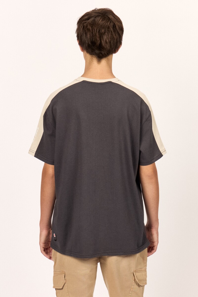 REMERA SPEC ICON OVER TEE BOYS J-negro
