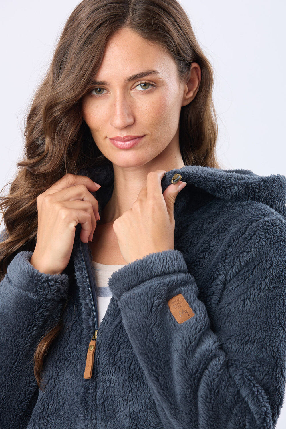 CAMPERA CON CAPUCHA SHERPA SUAVE Azul