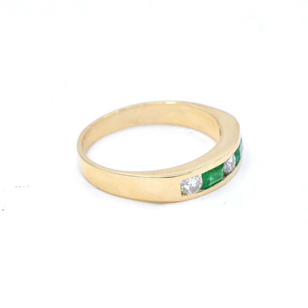 Anillo en oro 18k brillantes y esmeraldas Anillo en oro 18k brillantes y esmeraldas