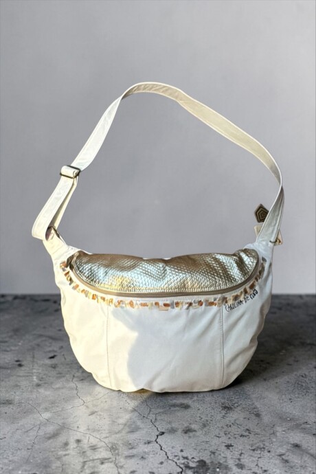 Cartera Ainoa Línea Ottenta Blanca Con Dorado Y Arte. Cartera Ainoa Línea Ottenta Blanca Con Dorado Y Arte.