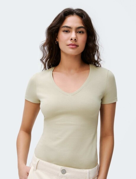 CAMISETA BÁSICA MANGA CORTA CUELLO EN V VERDE