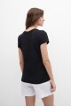 Remera con strass negro