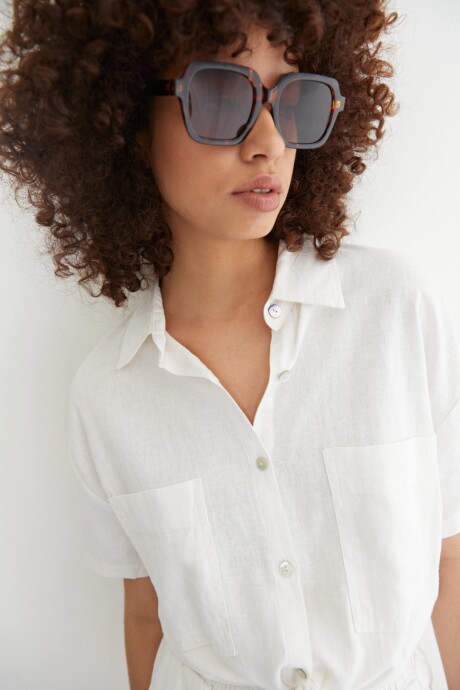 Camisa anudada de lino blanco