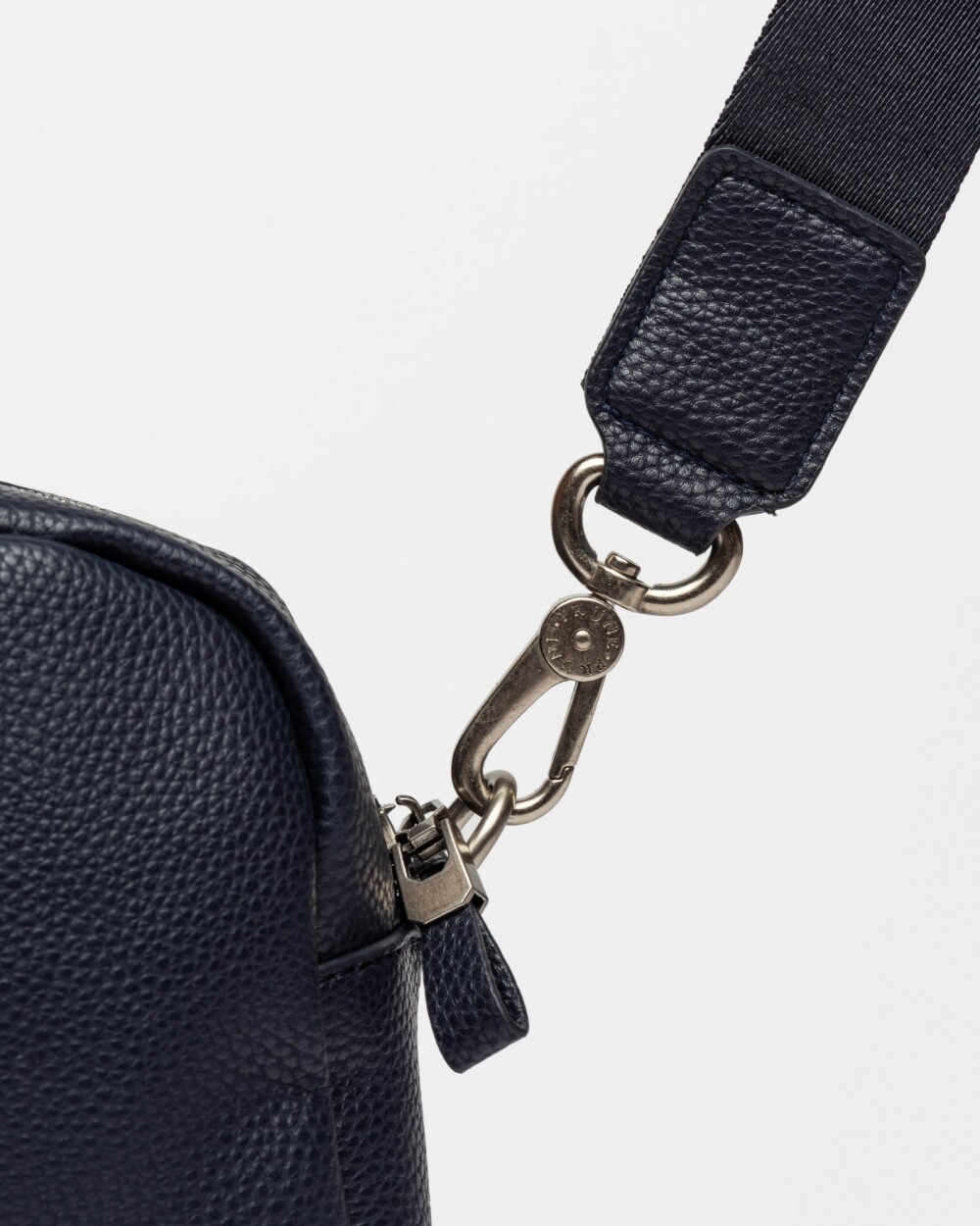 Bandolera Tesa en Efecto Cuero Graneado Azul