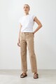 Pantalón recto con pespuntes tostado