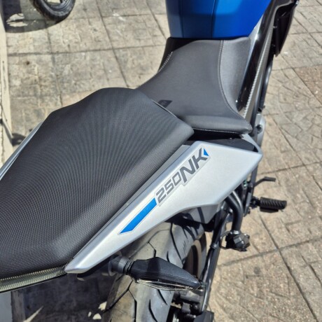 CFMOTO 250NK Azul