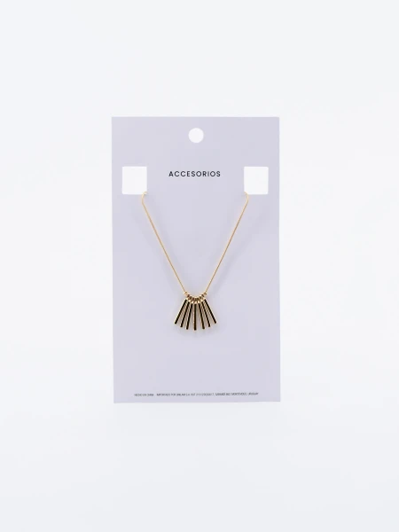 CADENA CON DIJE DORADO