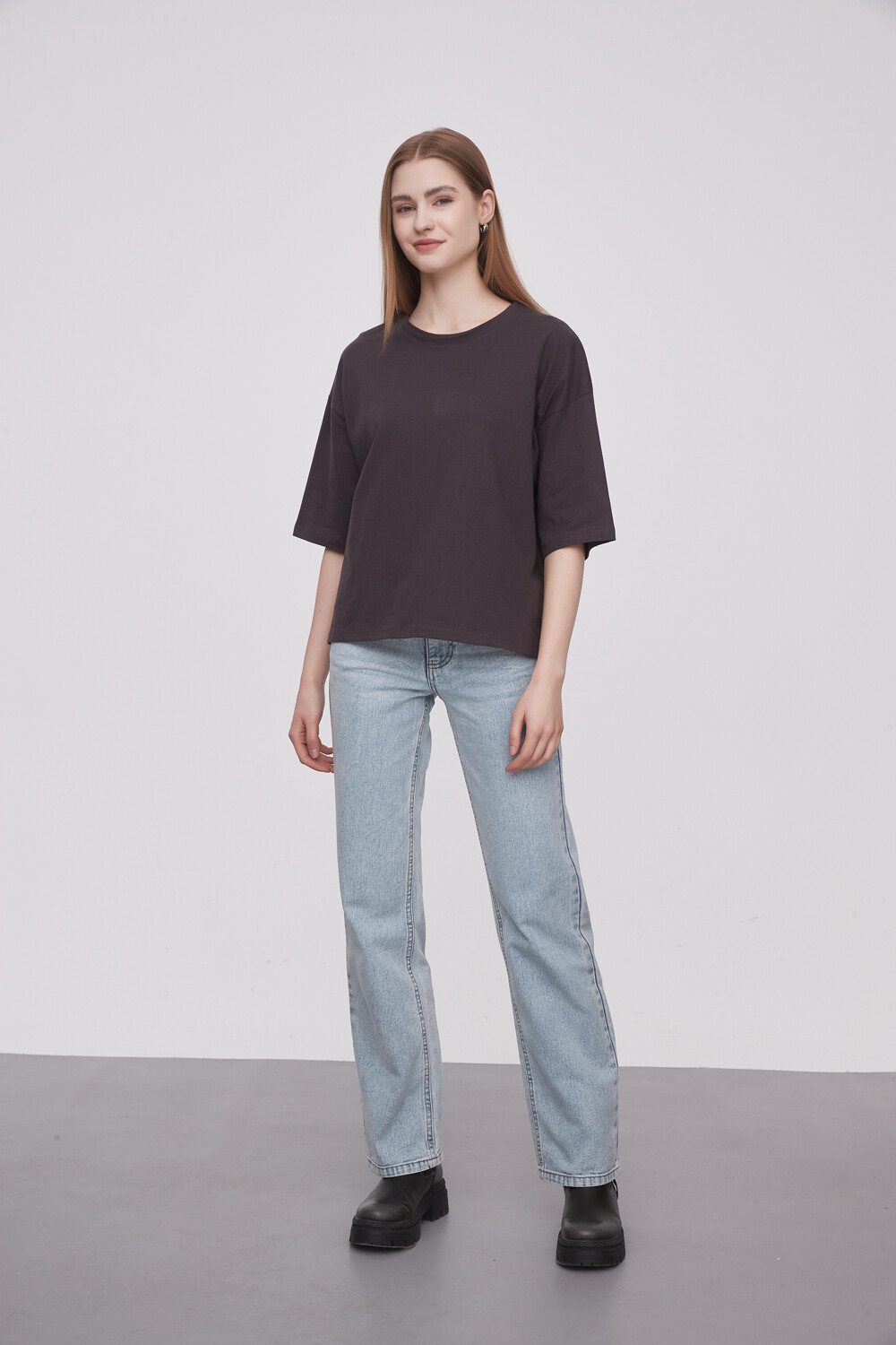 Remera Ahrnia Gris Oscuro