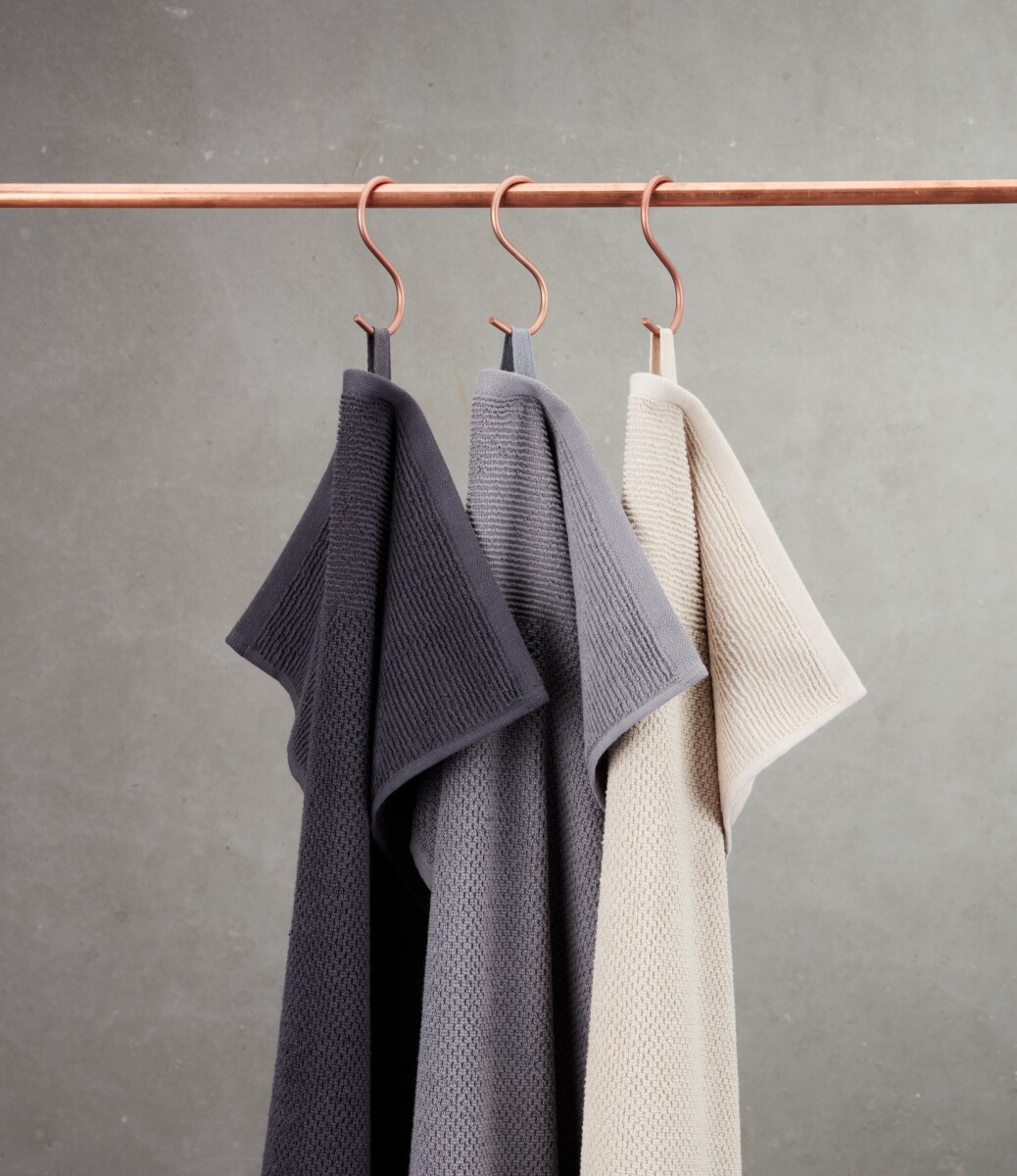 Toalla de baño GISTAD 65x130 gris oscuro 