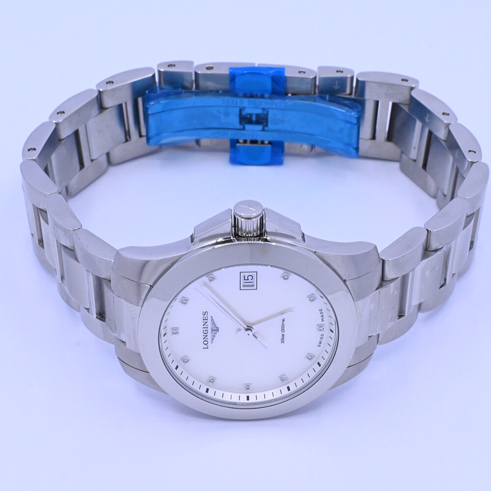 Longines Conquest medium L3.377.4 caja 34 mm dial madre perla y brillantes, en excelente condición. Longines Conquest medium L3.377.4 caja 34 mm dial madre perla y brillantes, en excelente condición.